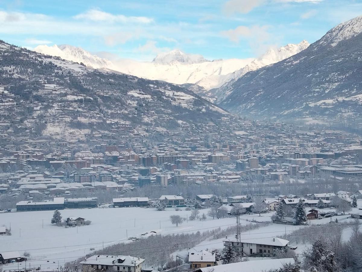 Appartamento Signorile Con Giardino Aosta Eksteriør billede
