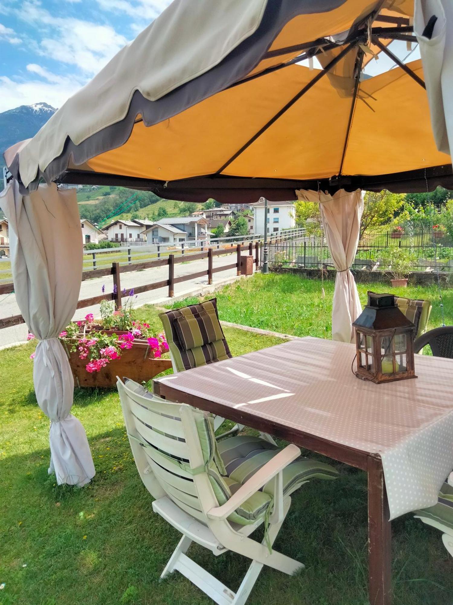 Appartamento Signorile Con Giardino Aosta Eksteriør billede